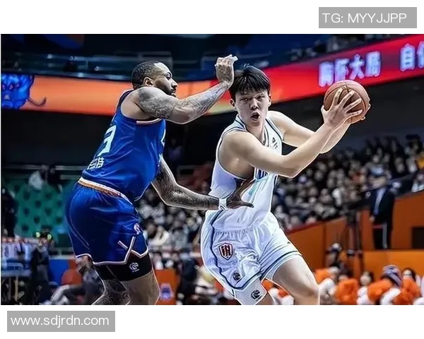 武汉篮球队整体压制策略揭秘：深度解析其战术与团队协作优势