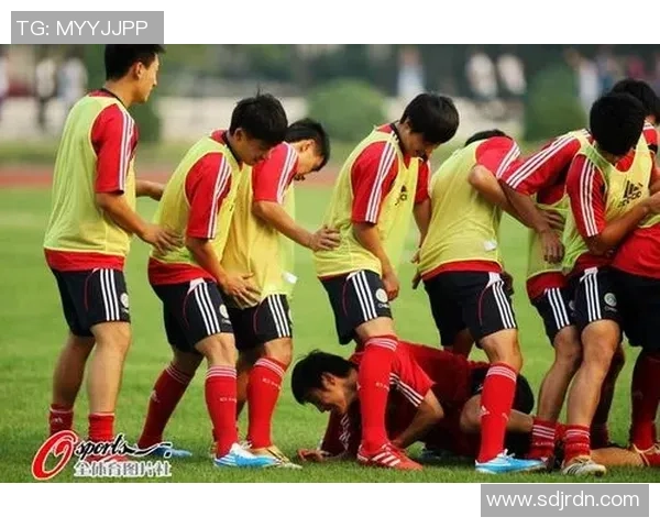 西安足球队逆袭之旅的真实记录与奋斗精神展现 西安足球队逆袭之旅的真实记录与奋斗精神展现